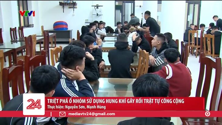 Vì vài bình luận trên mạng các bạn trẻ đã mang hung khí ra đường tìm nhau giải quyết | VTV24