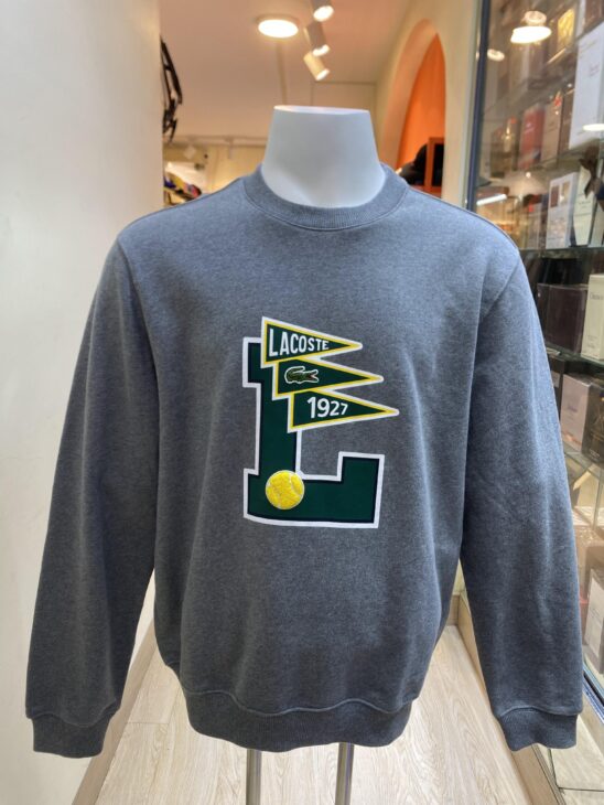 Sweater chính hãng lung linh tại Shop