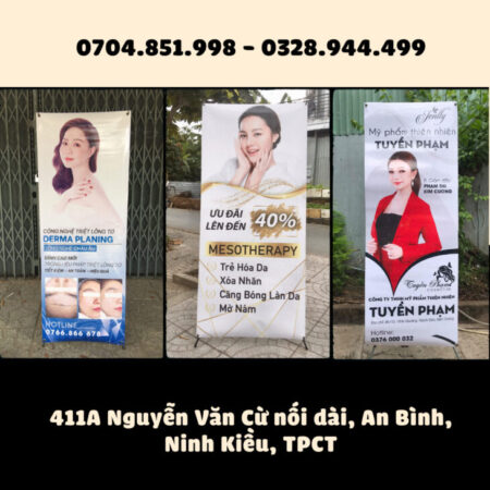 sản xuất standee khung sắt mùa mưa bão