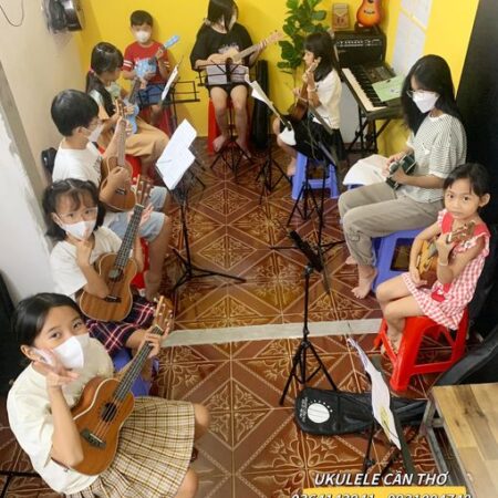 UKULELE CẦN THƠ – Học thử miễn phí – Cho mượn đàn – Tặng đàn ukulele khi đăng kí học trọn khóa.