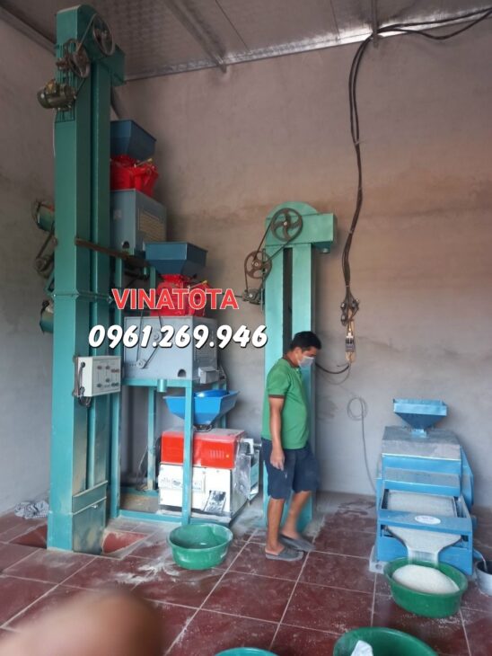 Bộ máy xát gạo liên hoàn Vinmax BXG1000 có gàu tải tự động
