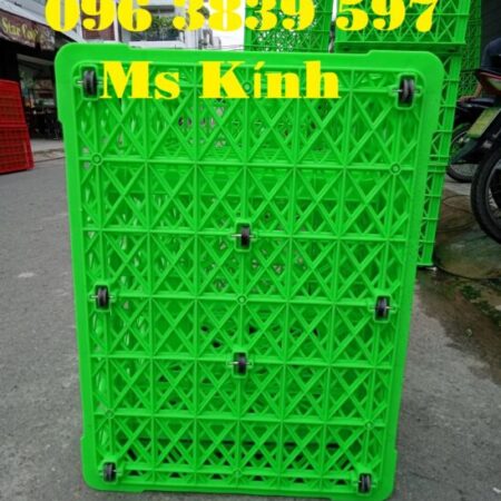 sóng 8 bánh xe, sọt nhựa có bánh xe đựng hàng may mặc, có giao hàng