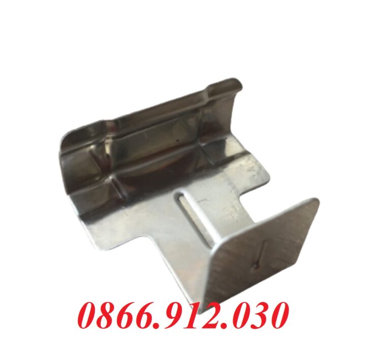 Kẹp thoát nước inox 304 tấm pin năng lượng mặt trời