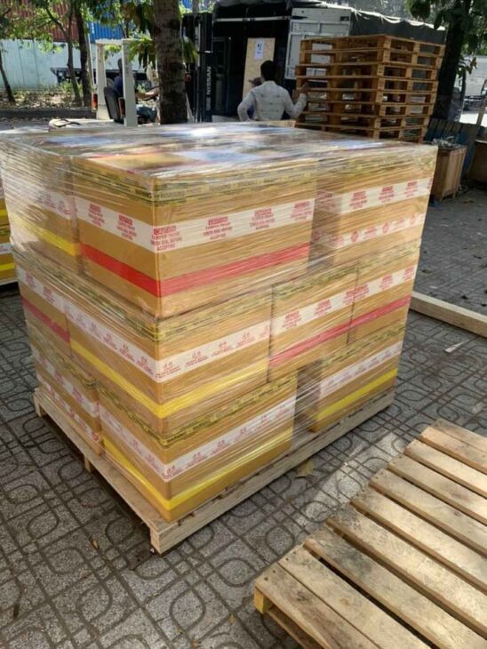 Nhận gửi quần áo, chăn màn đi Mỹ bằng đường tàu nhận từ 22kg