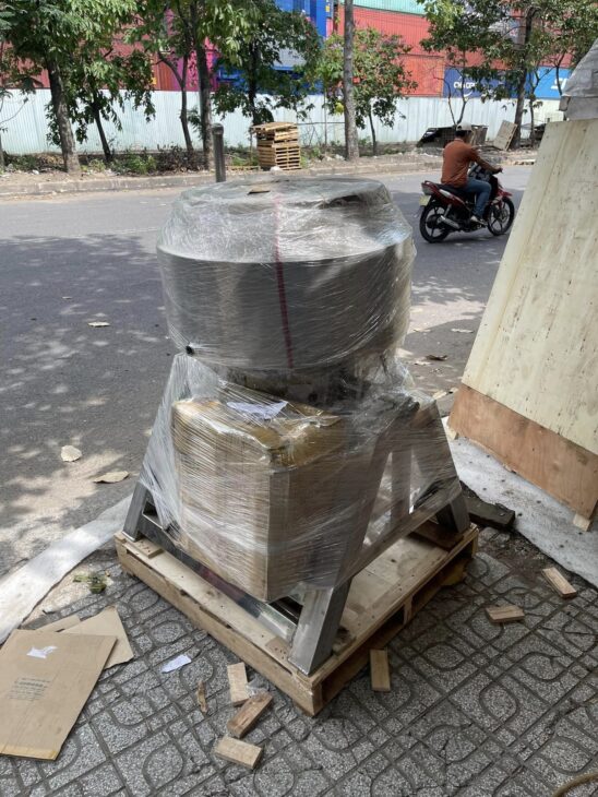 Gửi máy xay thịt, nồi nấu phở đi Úc bằng đường bay và tàu biển