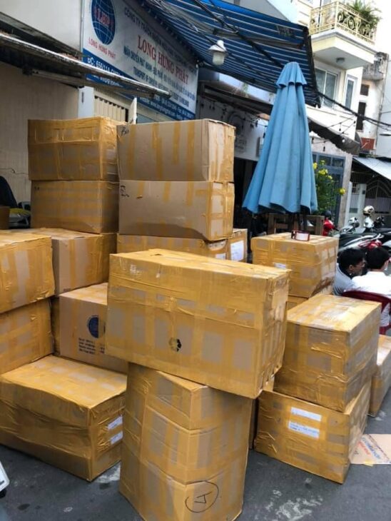 Nhận gửi quần áo, chăn màn đi Mỹ bằng đường tàu nhận từ 22kg