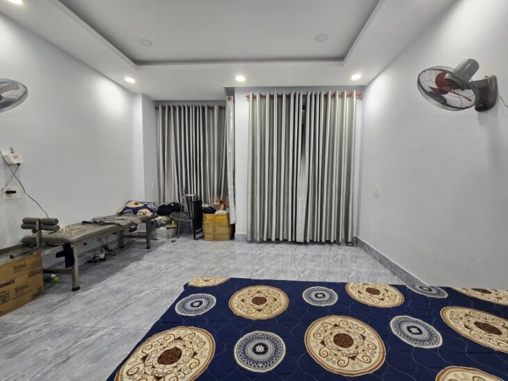 Bán nhà mặt phố Bình Chiểu, Thủ Đức, nhà 4 tầng, DT 332m², sổ hồng. Giá 15.35 tỷ