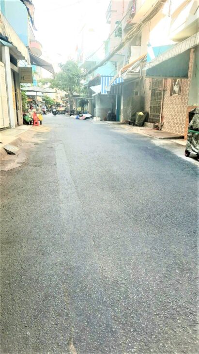 Bán nhà Mặt Tiền sát đường 3/2 Quận 10, 4.5×11 chỉ 4.6 tỷ.