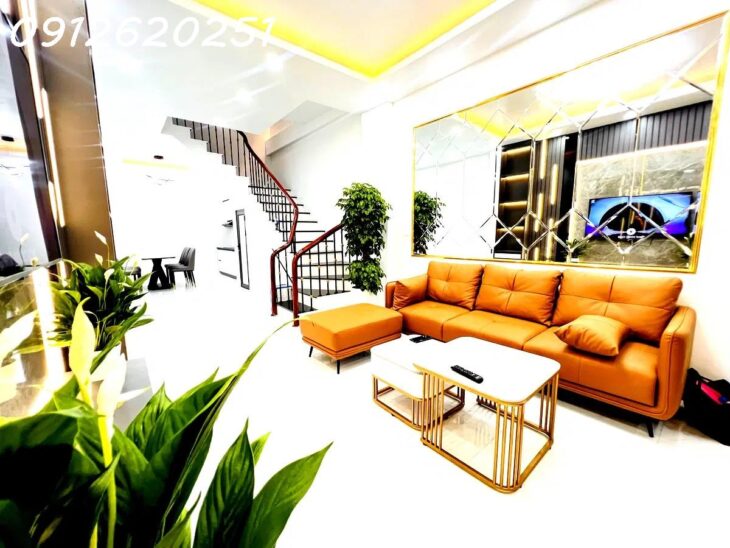 Bán nhà mới phố Trại Cá quận Hai Bà Trưng 3 tầng 42m2 giá nhỉnh 5 tỷ
