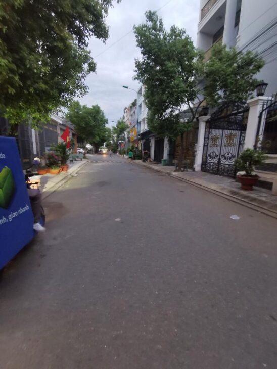 Bán tòa 2 nhà mặt tiền 5 tầng 13x18m giá 25 tỷ, Đường Hoa Lan HT city.