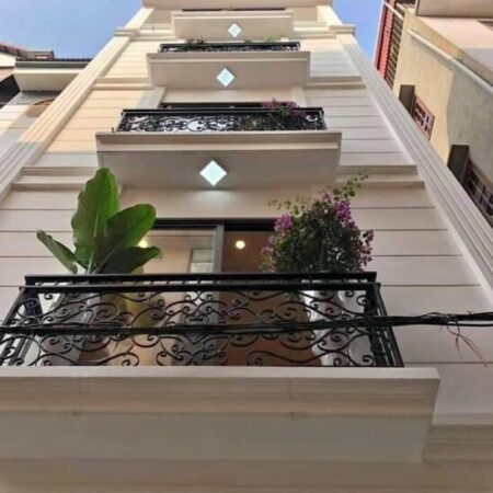 Nhà đẹp – 2 mặt thoáng – Ô tô 7 chỗ vào tận cửa – Kinh doanh online – Giá ngon, hiếm trong phân