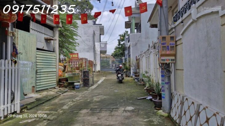 Chủ cần bán gấp 63.5m2 do kẹt tiền không đủ kinh phí xây tiếp nên bán lô đất kèm nhà thô giá 3.2tỷ.