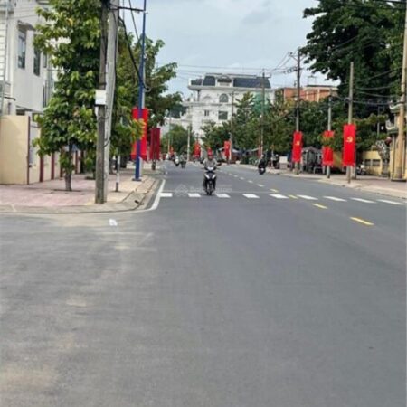 Cần bán lô vị trí đẹp gần uỷ ban Phường Hiệp Hoà DT 5x18m, sổ riêng thổ cư giá chỉ 3, 8 tỷ Lh Cần bán lô vị trí đẹp gần uỷ ban Phường Hiệp Hoà DT 5x18m, sổ riêng thổ cư giá chỉ 3, 8 tỷ Lh