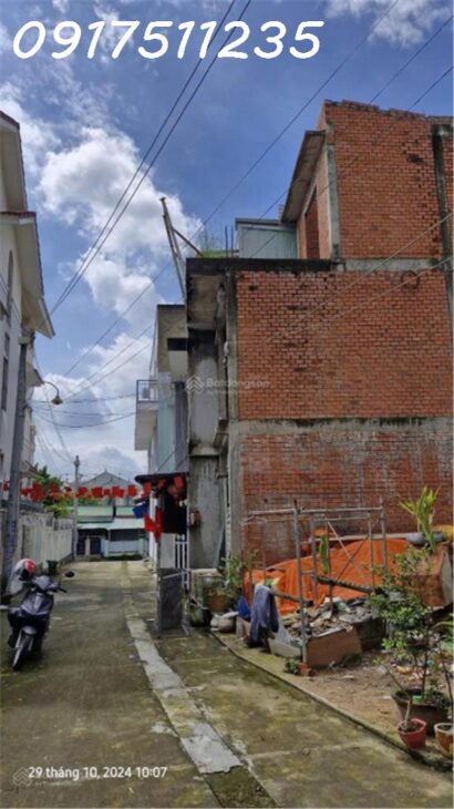 Chủ cần bán gấp 63.5m2 do kẹt tiền không đủ kinh phí xây tiếp nên bán lô đất kèm nhà thô giá 3.2tỷ.