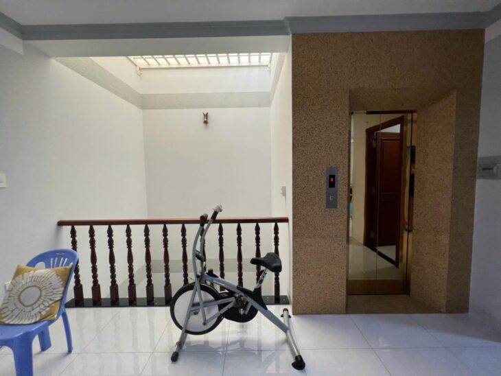 Bán cặp nhà đẹp có thang máy DT 8x20m mặt tiền đường số 4A, hướng Tây khu Tên Lửa, Bình Trị Đông B