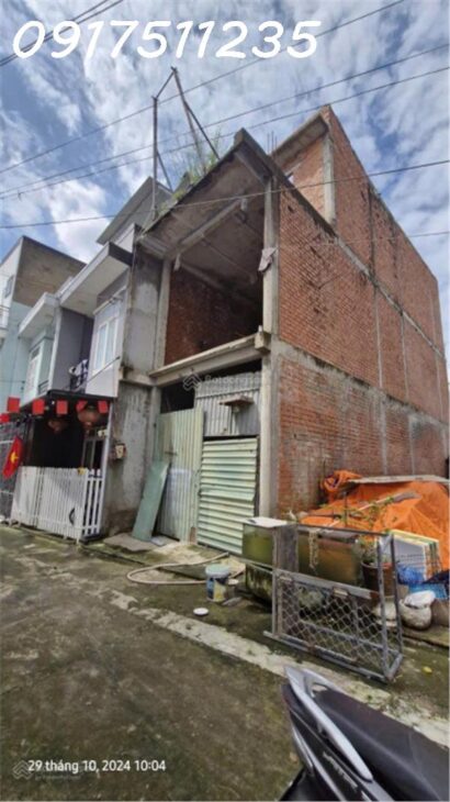 Chủ cần bán gấp 63.5m2 do kẹt tiền không đủ kinh phí xây tiếp nên bán lô đất kèm nhà thô giá 3.2tỷ.
