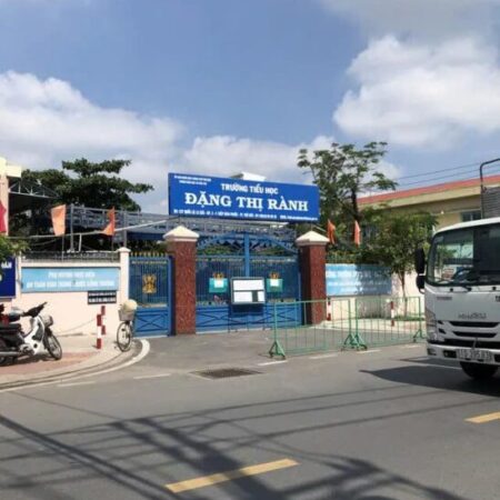 Bán căn nhà 2 lầu mặt hẻm xe tải đường Quốc lộ 13A (QL13 cũ), Phường Hiệp Bình Phước, Thủ Đức, 7.5tỷ