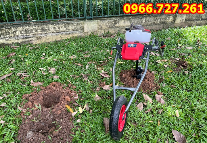 Máy khoan đất trồng cây di chuyển linh hoạt có bánh xe đẩy Turbo TBK68