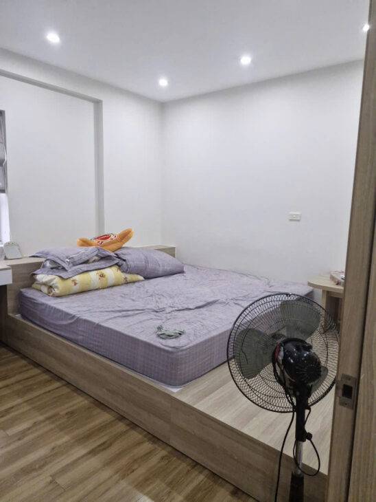 Gia đình cần bán căn hộ 117m2 3 ngủ ban công Đông Nam full đồ Intracom 1 Trung Văn
