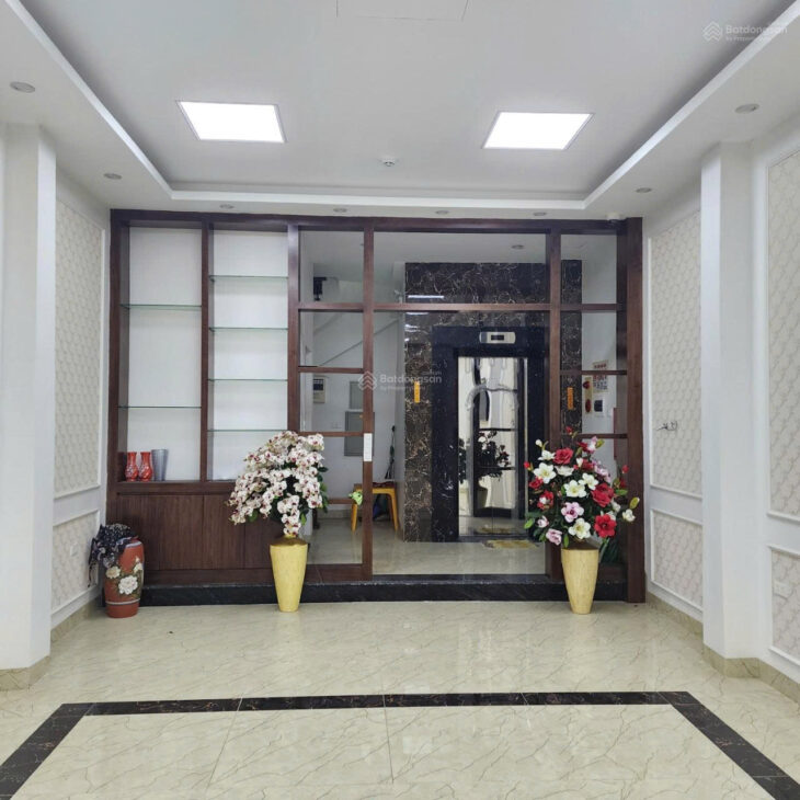 Bán tòa văn phòng 8 tầng – MP Nguyễn Hoàng – Mỹ Đình – 63,6m2 MT: 5m – 44tỷ 680tr – nội thất xịn.