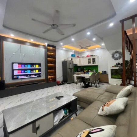 Nhà đẹp Yên Nghĩa -40m – MT hơn 5m – Nằm sát KĐT Đô NGhĩa – Cạnh ô tô đỗ . Giá 5.7 tỷ