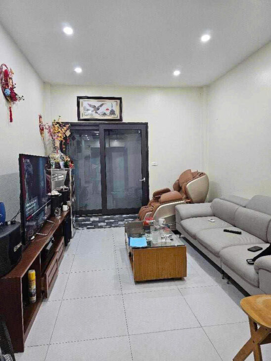CHÍNH CHỦ NHỜ BÁN NHÀ ĐẸP NGỌC THUỴ_ DIỆN TÍCH RỘNG_5 TẦNG GIÁ 5TỶ98 LH xem nhà: 0967003186 +