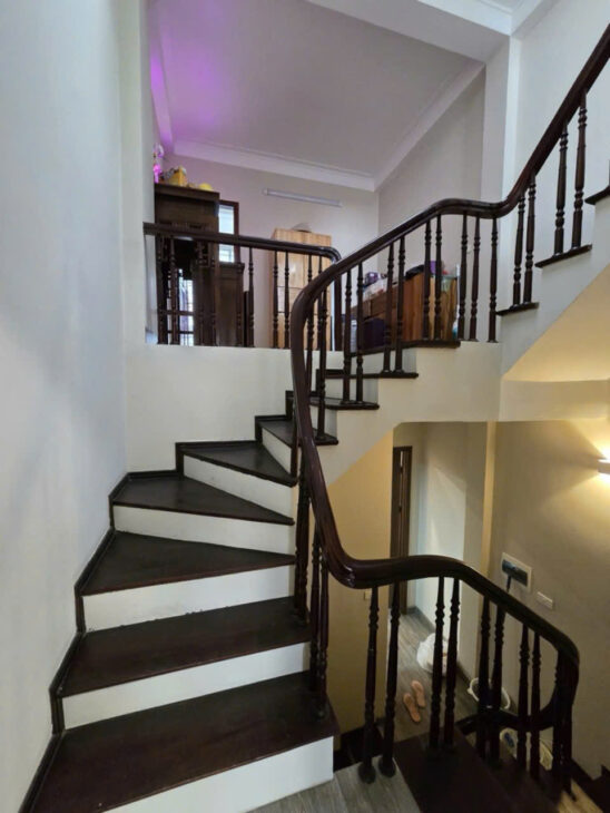 BÁN NHÀ ĐẸP ĐƯỜNG LÁNG 42,4m -12,95 – HAI THOÁNG – Ô TÔ – FULL NỘI THẤT