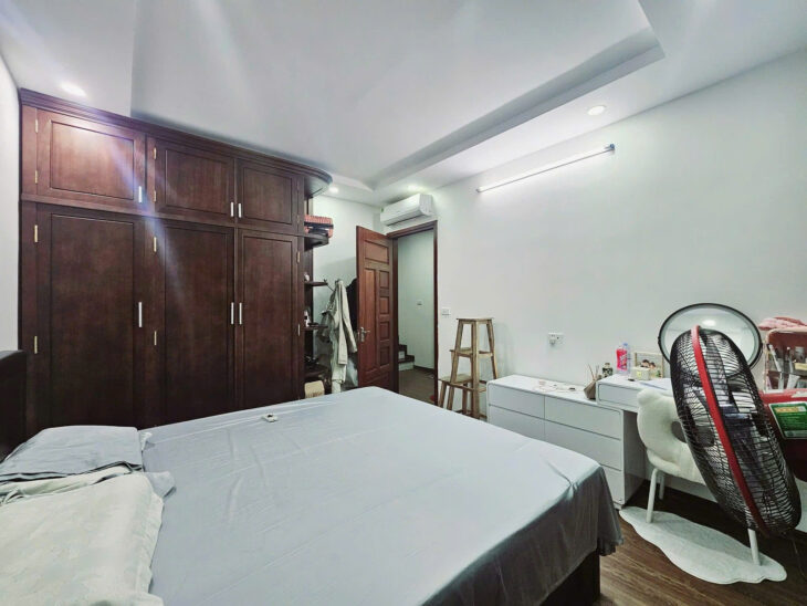 Bán nhà đẹp ngõ thông ba gác, 5 tầng, trung tâm Võ Chí Công, Cầu Giấy