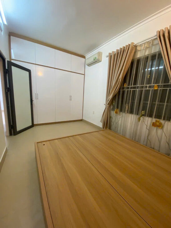 BÁN NHÀ NGỌC THỤY – GẦN CHỢ NGỌC THỤY – GẦN CÔNG VIÊN .Diện tích 40m2. Giá 6.4 Tỷ