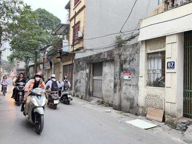 Bán nhà Lê Trọng Tấn giá 7.8 tỷ, diện tích 34m2, tầng, mặt tiền 7m