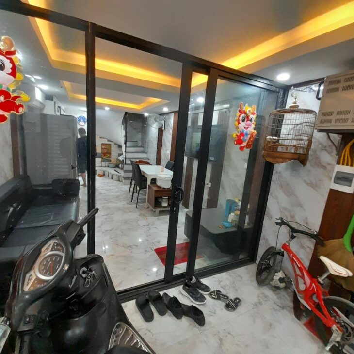 Cần bán nhanh nhà 3 tầng, 30m2 tại Khương Trung, Thanh Xuân, giá 3.5 tỷ, chính chủ, tiện kinh doanh.