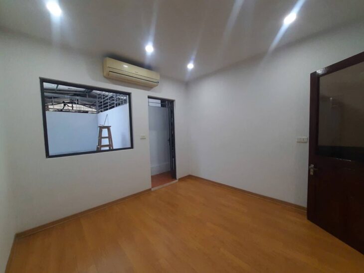 CỰC HIẾM TẬP THỂ TẦNG 2 THANH XUÂN giá nhỉnh 3 tỷ – 3 PHÒNG NGỦ – CÁCH MẶT PHỐ CHỈ 10M – BAN CÔNG