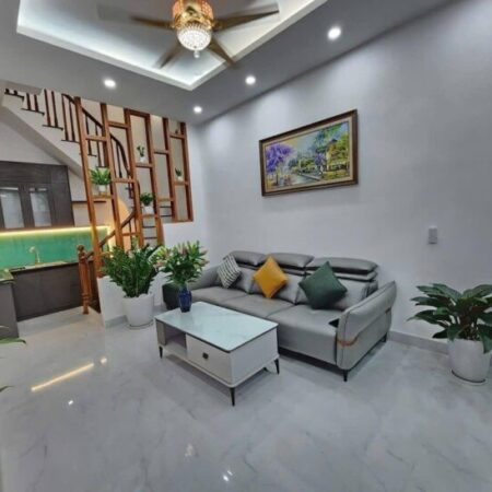 Bán nhà Định Công Thượng giá 6.8 tỷ, diện tích 35m2, 5 tầng, mặt tiền 5m
