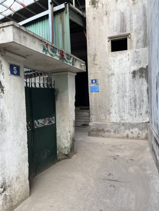 Bán nhà Đường Cống Đá giá 3.95 tỷ, diện tích 30m2, 5 tầng, mặt tiền 7m