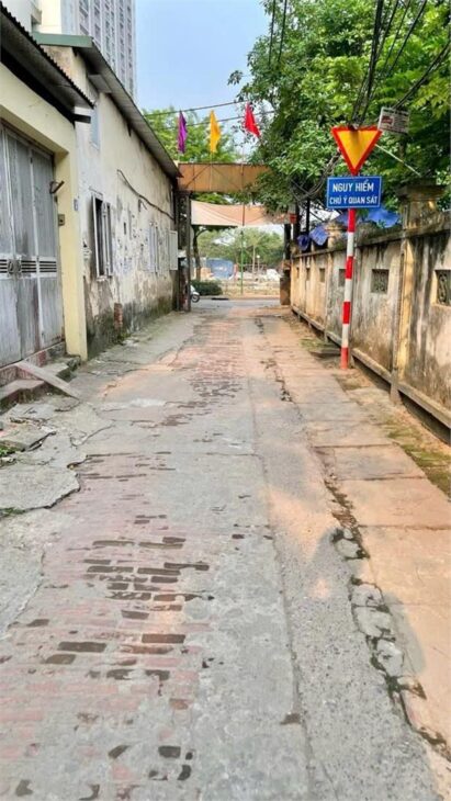 Bán nhà riêng 36m2, 3 tầng, 3PN, tại Kim Giang, Hoàng Mai, HN, ô tô đậu cửa, giá già 4,5 tỷ