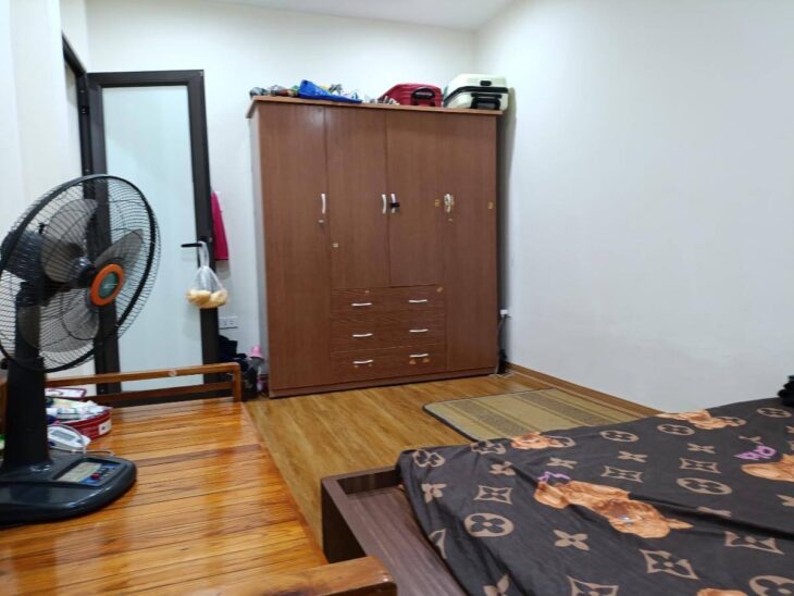 Cần bán căn hộ tập thể Khương Trung 100m2, 3 phòng ngủ rộng, giá 2,99 tỷ
