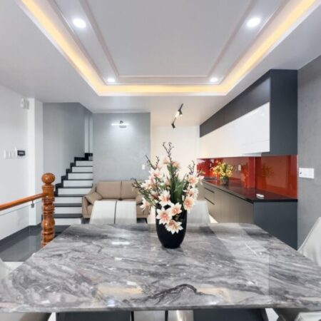 Bán nhà Bà Hạt Quận 10 HXH 40m2 4 tầng chỉ 5.5 tỷ.
