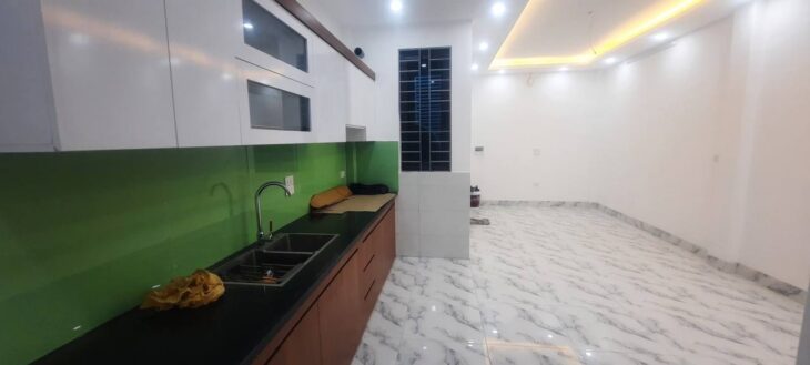 Bán nhà Thanh Lân giá 5.7 tỷ, diện tích 33m2, 5 tầng, mặt tiền 4m