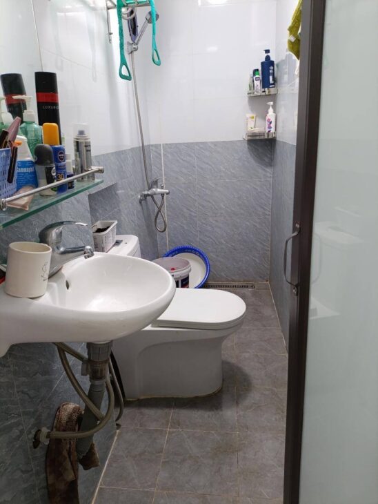 Cần bán căn hộ tập thể Khương Trung 100m2, 3 phòng ngủ rộng, giá 2,99 tỷ