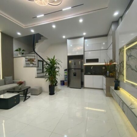 Bán Ngôi nhà 33 m² tuyệt đẹp với thiết kế rộng rãi và tiện nghi cao cấp tại ngõ Hòa Bình, Hai bà