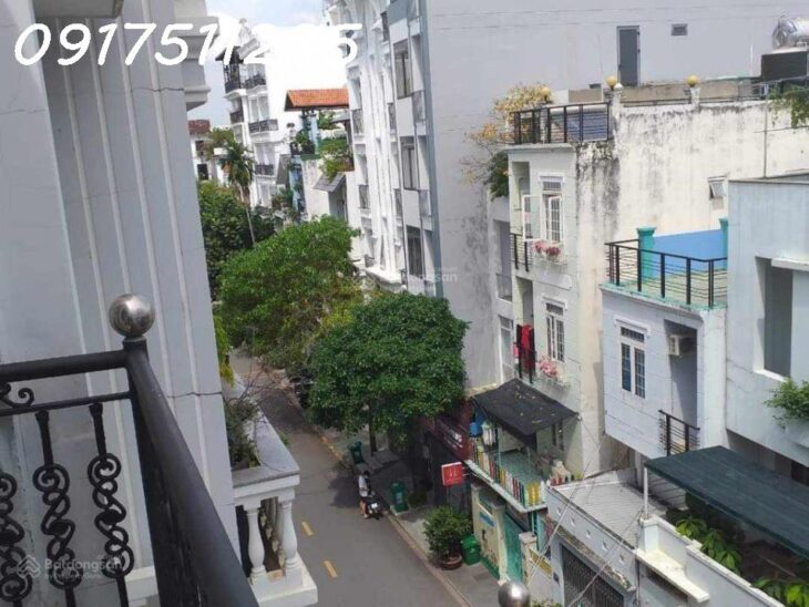 Bán nhà có thang máy trục đường Xuân Thủy đầu đường Nguyễn Bá Huân giá tốt nhất 20 tỷ lh 0917511235