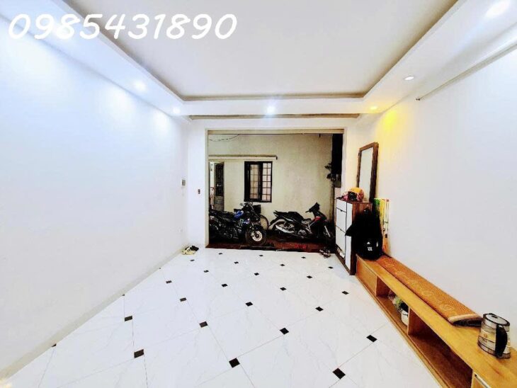 Cần bán gấp nhà mới tinh xây 5 tầng 32m2 tại phố Bằng Liệt cạnh KDT Linh Đàm, giá nhỉnh 5 tỷ