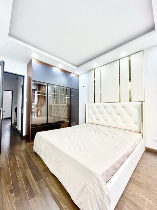 Bán nhà Thanh Xuân 7.96 tỷ, 40m2, nhà mới, ở ngay, 20m ra ô tô tránh