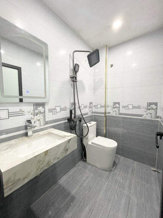 Bán nhà Thanh Xuân 7.96 tỷ, 40m2, nhà mới, ở ngay, 20m ra ô tô tránh