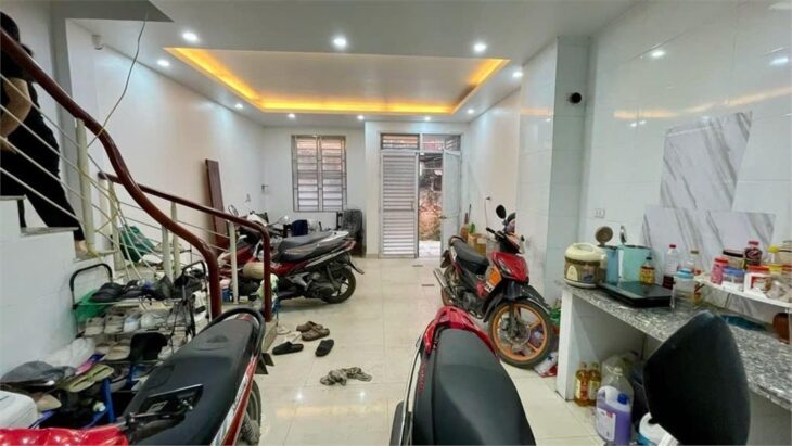 Bán nhà riêng 36m2, 3 tầng, 3PN, tại Kim Giang, Hoàng Mai, HN, ô tô đậu cửa, giá già 4,5 tỷ