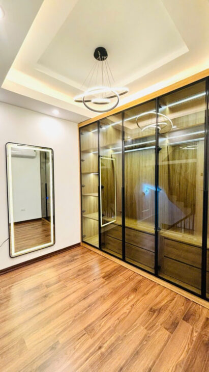 NHÀ TRUNG TÂM PHỐ KHƯƠNG TRUNG- SỔ VUÔNG ĐẸP – NỘI THẤT LONG LANH – PHÂN LÔ 4 TẦNG- 4 NGỦ- CHỈ 6T