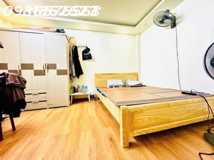 HÓT PHÚ ĐÔ Ô TÔ NGỦ TRONG NHÀ