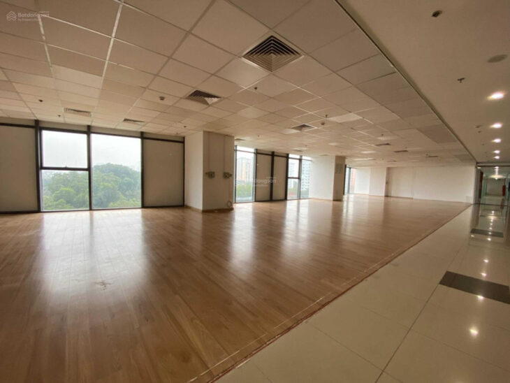 Hiếm DT 1500m2 phố Trịnh Văn Bô khuôn viên rộng cho thuê làm đại siêu thị, trường học, showroom