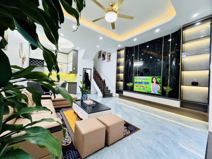 TRUNG TÂM YÊN HOÀ – NHÀ ĐẸP Ở NGAY – TẶNG FULL NỘI THẤT – SỔ HOA HẬU – 3 BƯỚC RA PHỐ – 45 m2 Chỉ