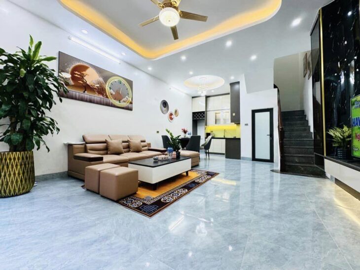 TRUNG TÂM YÊN HOÀ – NHÀ ĐẸP Ở NGAY – TẶNG FULL NỘI THẤT – SỔ HOA HẬU – 3 BƯỚC RA PHỐ – 45 m2 Chỉ